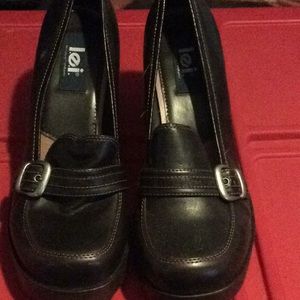 Women’s dress healed loafer